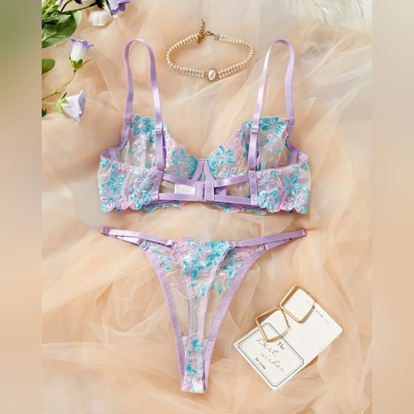 Electric Blue And Dazzling Purple Lace Womens Intimates Set Size Large! - Picture 4 of 4